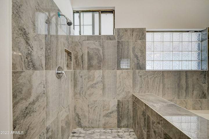 Roomy Oasis in Phoenix — Great for Groups